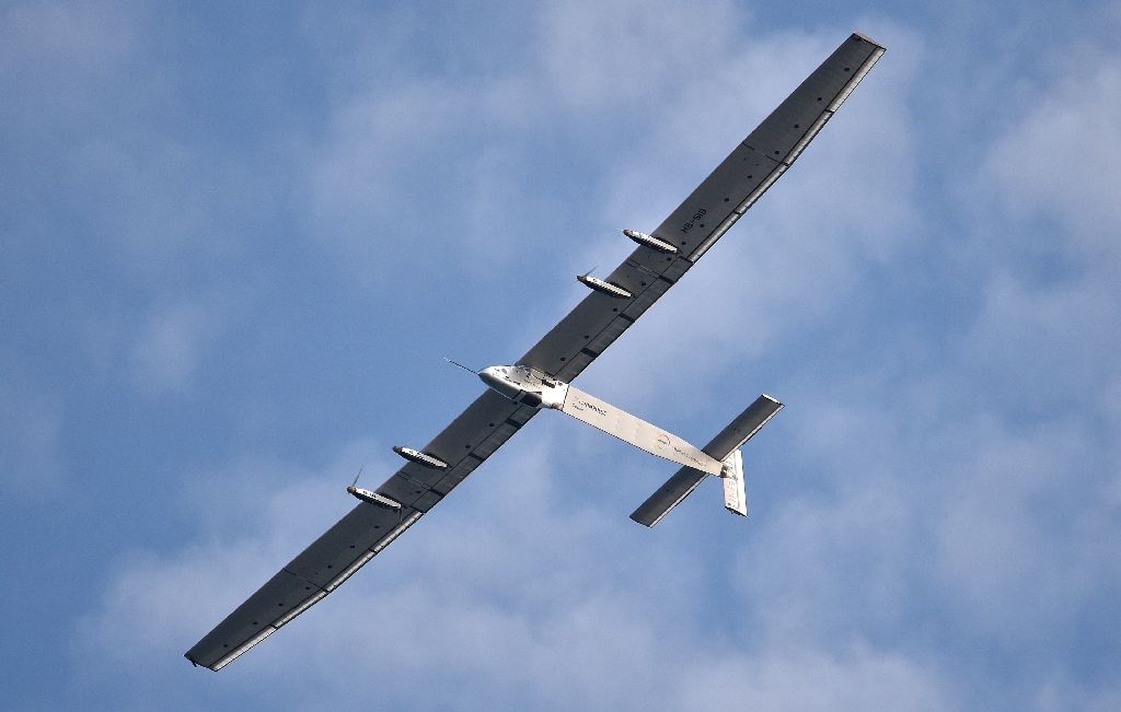 Máy bay Solar Impulse 2 chạy hoàn toàn bằng năng lượng mặt trời (Ảnh: AFP)