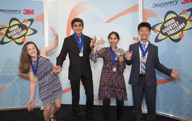 Những em đạt giải nhất, theo thứ tự từ trái sang phải gồm có Amelia Day - Rohan Wagh - Maanasa Mendu (giải Nhất) - Kaien Yang.