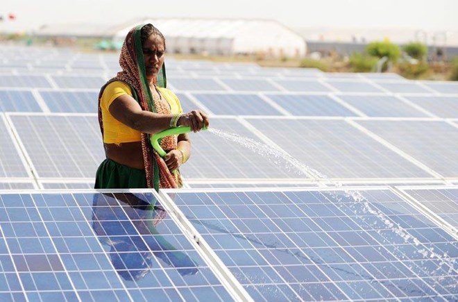 SoftBank và Foxconn đặt cược hàng tỉ đô vào điện năng Lượng Mặt Trời ở Ấn Độ