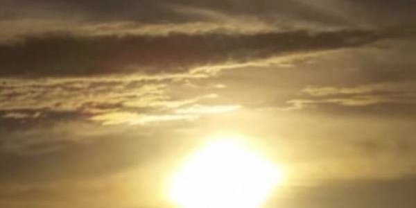 Sửng sốt cảnh ‘quả cầu lửa’ kỳ lạ bất ngờ xuất hiện tại bờ biển Mỹ