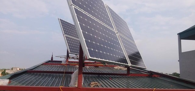Chủ quán net Việt hồ hởi khi giảm tiền điện 3 triệu nhờ dùng pin mặt trời