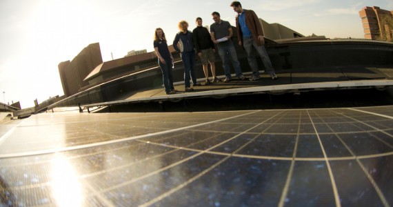 Sau bao lâu tấm pin năng lượng mặt trời ngừng sản xuất ra điện?