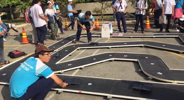 200 học sinh tự thiết kế xe đua năng lượng mặt trời