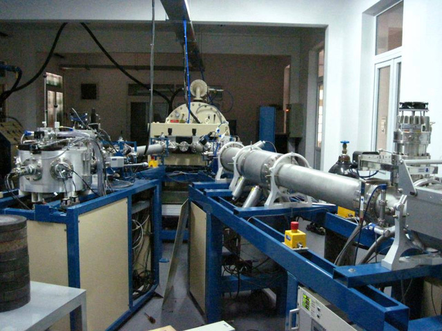 Một máy gia tốc Pelletron 5SDH-2 được lắp đặt tại Hà Nội cho phép phân tích RBS