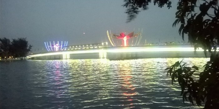 Cầu đi bộ Ninh Kiều kịp đón khách du xuân