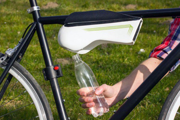 Bạn không còn phải lo thiếu nước uống khi đạp xe trên quãng đường dài.