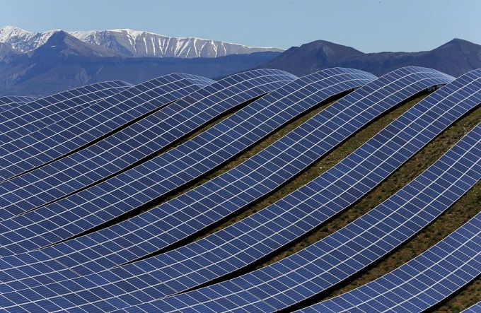A general view shows solar panels to produce renewable energy at the photovoltaic park in Les Mees, in the department of Alpes-de-Haute-Provence, southern France March 31, 2015. REUTERS/Jean-Paul Pelissier