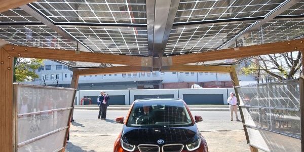 BMW Nam Phi ra mắt bãi đỗ xe sử dụng năng lượng mặt trời