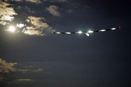 Máy bay Solar Impulse 2 băng qua Đại Tây Dương