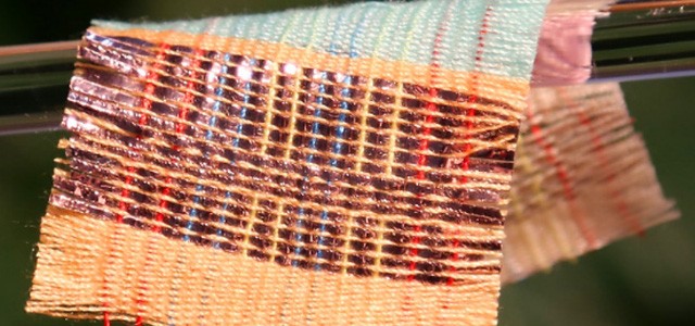 Chất liệu vải mới có thể tạo ra năng lượng từ ánh sáng Mặt trời và sức gió