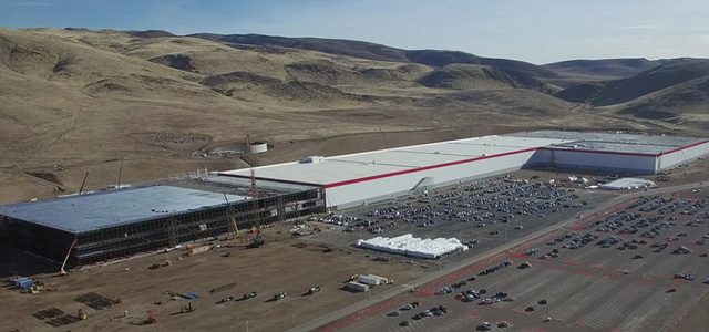 Lại thêm những hình ảnh “nóng hôi hổi” về siêu nhà máy của Elon Musk