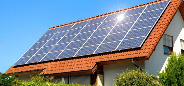 Lần đầu tiên điện mặt trời trở thành nguồn năng lượng rẻ nhất thế giới