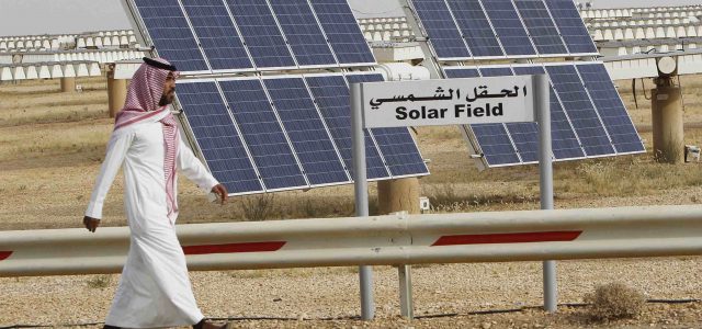 Cắt giảm sản lượng khai thác dầu khí, Ả-rập Saudi xây dựng nhà máy điện tái tạo trị giá 50 tỷ USD