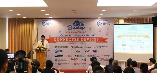 Công ty điện mặt trời SolarV Vũ Phong tài trợ cho cuộc thi IoT Start-up 2017