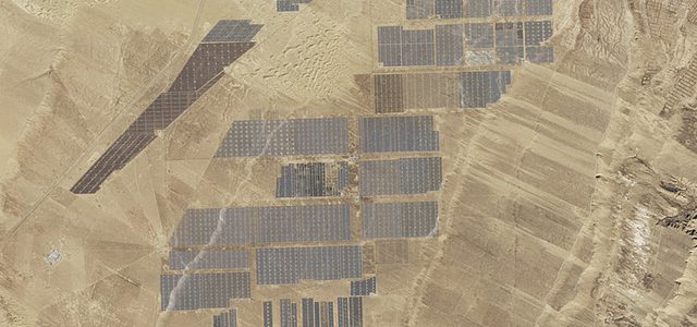 Trang trại điện mặt trời với 4 triệu tấm pin ở Trung Quốc khi nhìn từ ngoài không gian