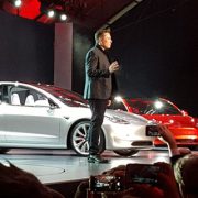 Lý do gì khiến hãng xe điện non trẻ Tesla có thể “vượt mặt” ông lớn Ford truyền thống cả 100 năm tuổi?