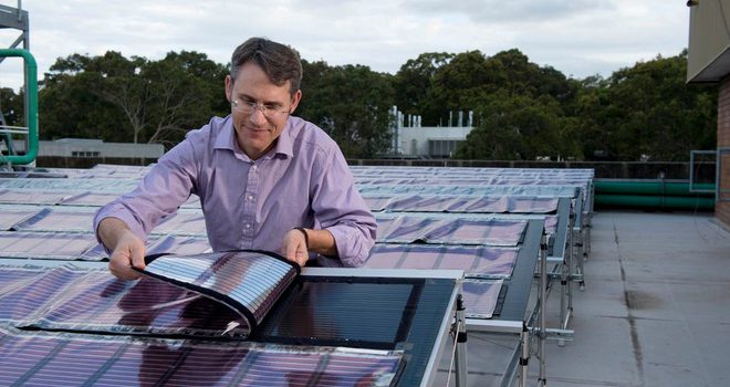 Tấm pin năng lượng mặt trời sản xuất bằng cách in: rẻ hơn mái ngói Tesla 40 lần nhưng độ bền chưa được kiểm chứng