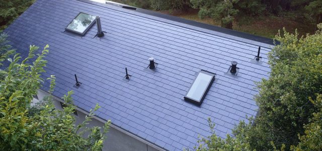 Tesla lắp ngói Solar Roof cho nhà của nhân viên, vừa là phần thưởng vừa thử nghiệm luôn hiệu năng
