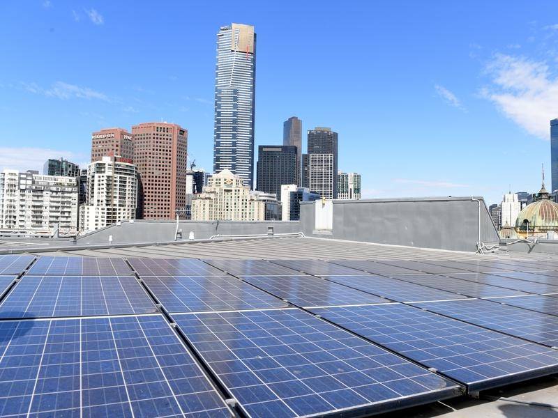 Khai thác năng lượng mặt trời từ mái nhà sẽ giúp tiết kiệm nhiều tiền điện