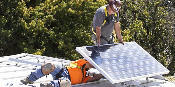 Nơi đầu tiên trên thế giới ra luật: Bắt buộc người dân mua nhà phải lắp pin năng lượng mặt trời trên mái