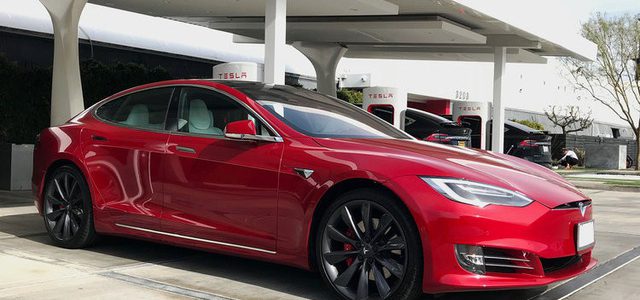 Trạm sạc điện cho xe ô tô Tesla hiện đại dự kiến bố trí thay các trạm xăng truyền thống
