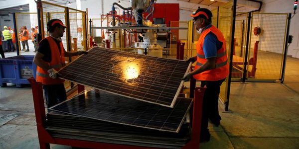 Pháp mở nhà máy tái chế tấm năng lượng mặt trời đầu tiên của châu Âu