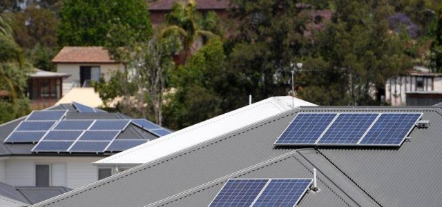 Victoria: Hàng trăm hộ gia đình tự ý lắp tấm năng lượng mặt trời dù chưa xin phép