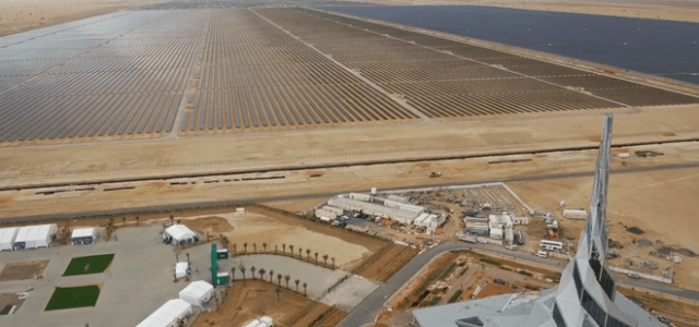 Công viên năng lượng Mặt Trời khổng lồ có thể xô đổ mọi thứ kỷ lục, sắp hoàn thiện giữa sa mạng Dubai