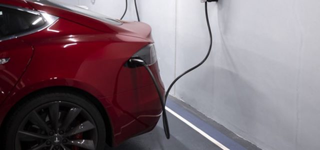 Thuế 0% chờ xe ô tô sử dụng năng lượng sạch