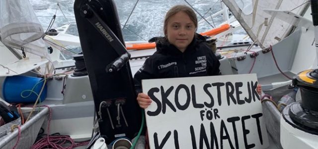 Cô gái xuyên Đại Tây Dương bằng thuyền buồm chống khí thải CO2