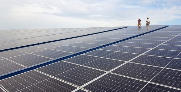 Đề xuất giữ nguyên mức giá mua bán điện mặt trời trên mái nhà