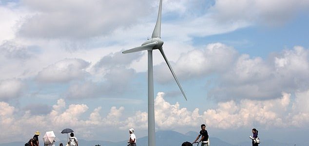 Đất nông nghiệp ở Fukushima được chuyển đổi để sản xuất năng lượng tái tạo