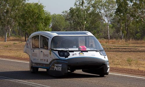 Sinh viên chế tạo xe điện chạy 900 km trong một lần sạc