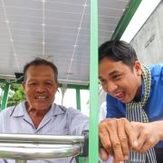 Xe lắc dùng năng lượng mặt trời giúp người khuyết tật